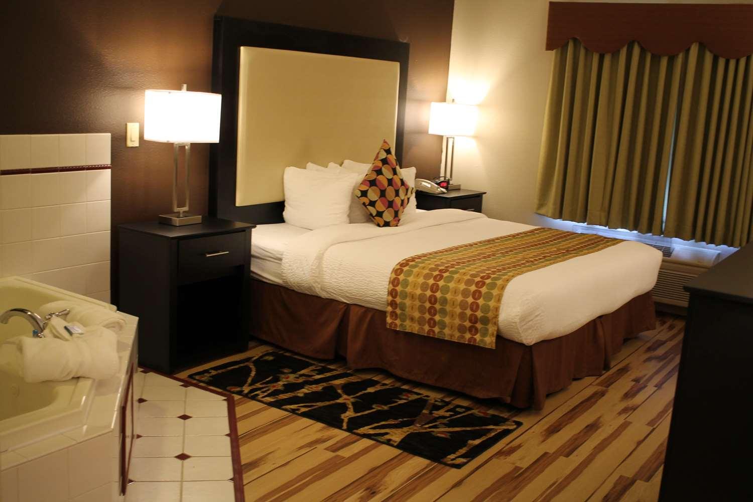 Best Western Plus Des Moines West Inn & Suites Clive Bagian luar foto