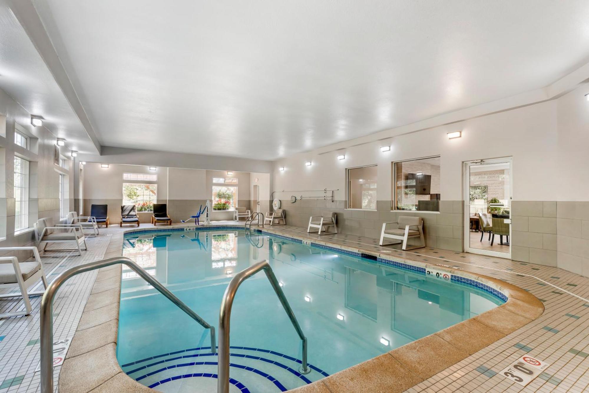 Best Western Plus Des Moines West Inn & Suites Clive Bagian luar foto