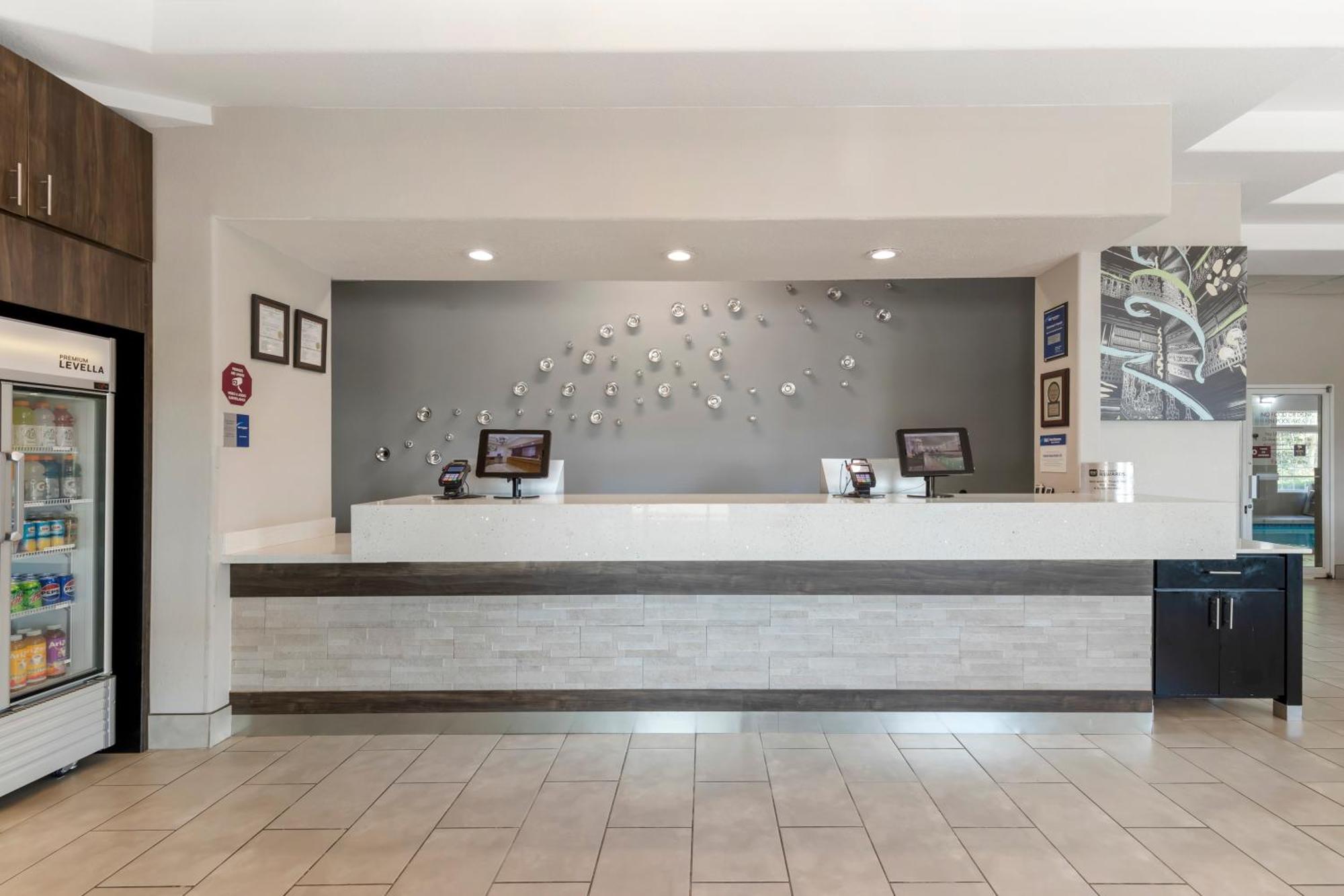 Best Western Plus Des Moines West Inn & Suites Clive Bagian luar foto