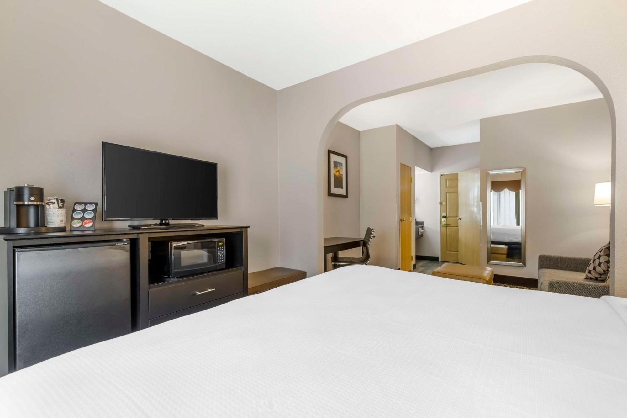 Best Western Plus Des Moines West Inn & Suites Clive Bagian luar foto