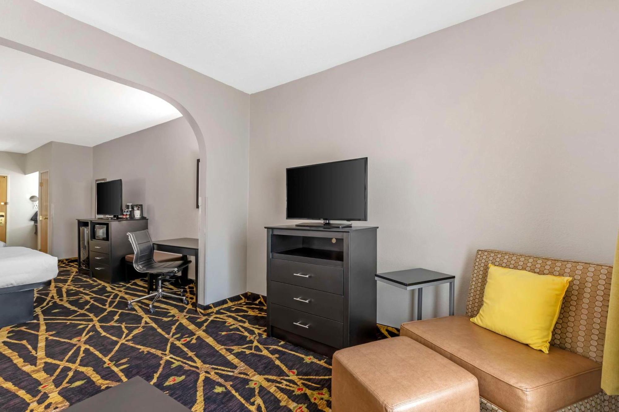 Best Western Plus Des Moines West Inn & Suites Clive Bagian luar foto