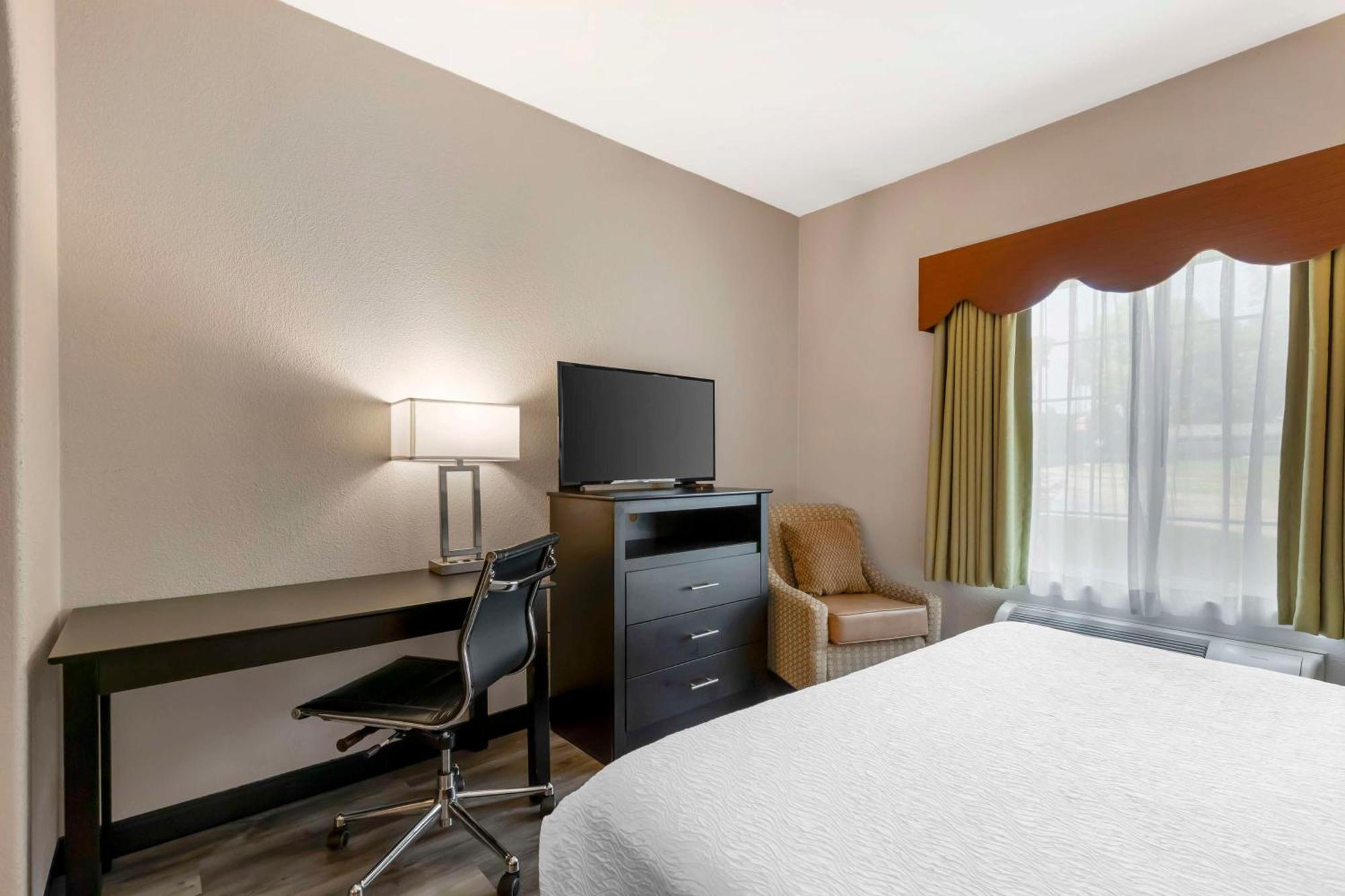 Best Western Plus Des Moines West Inn & Suites Clive Bagian luar foto