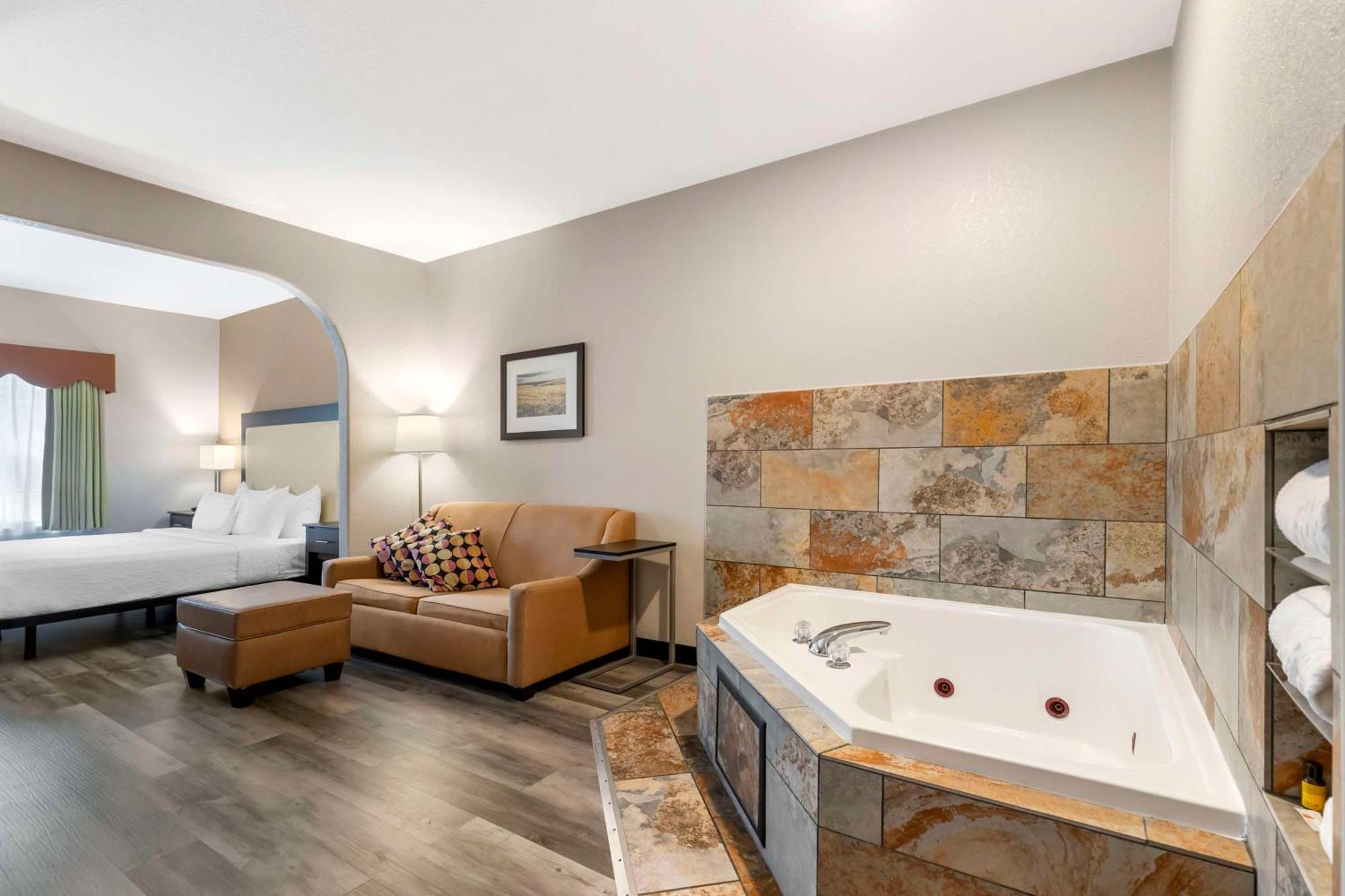 Best Western Plus Des Moines West Inn & Suites Clive Bagian luar foto