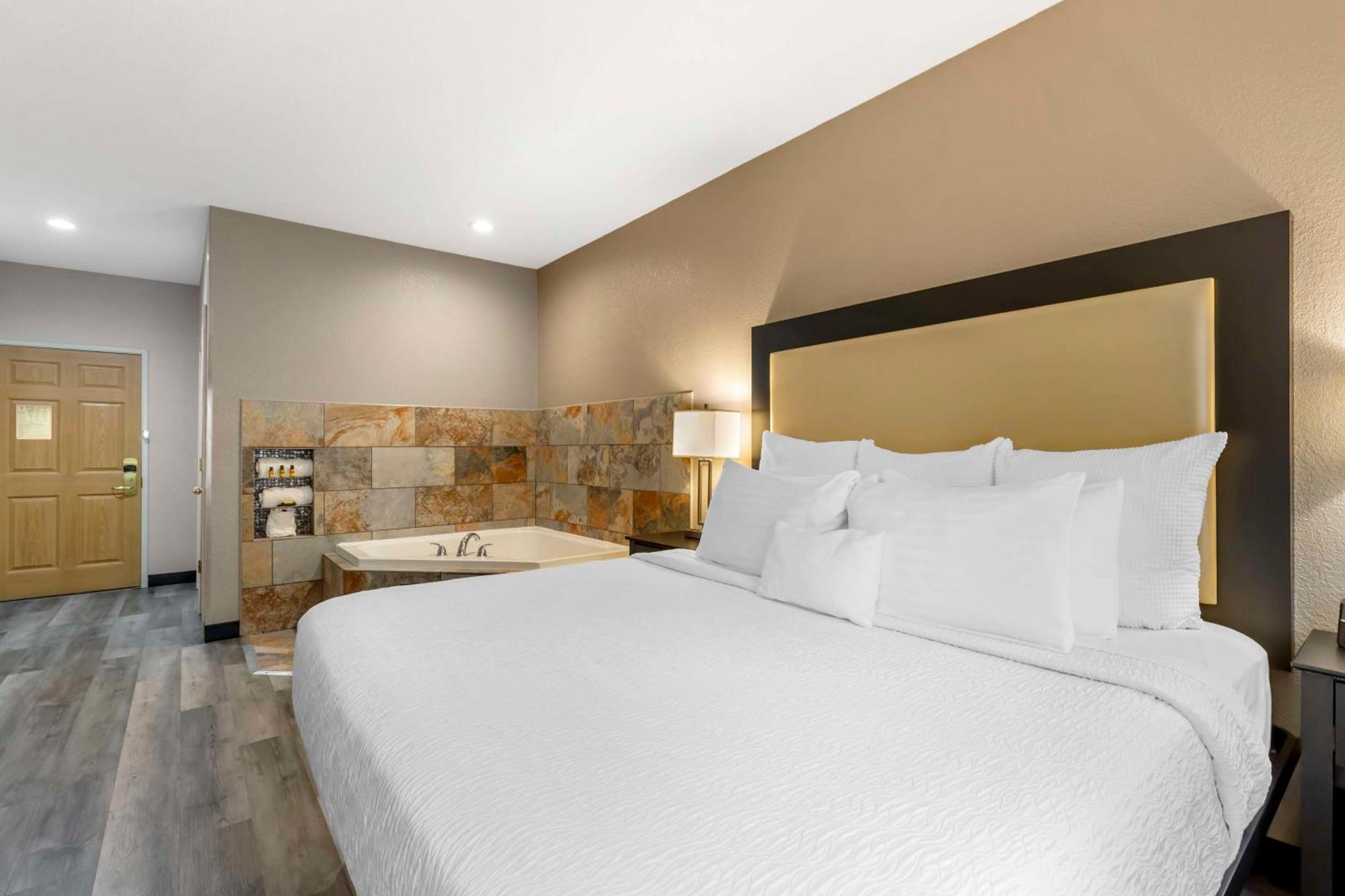 Best Western Plus Des Moines West Inn & Suites Clive Bagian luar foto