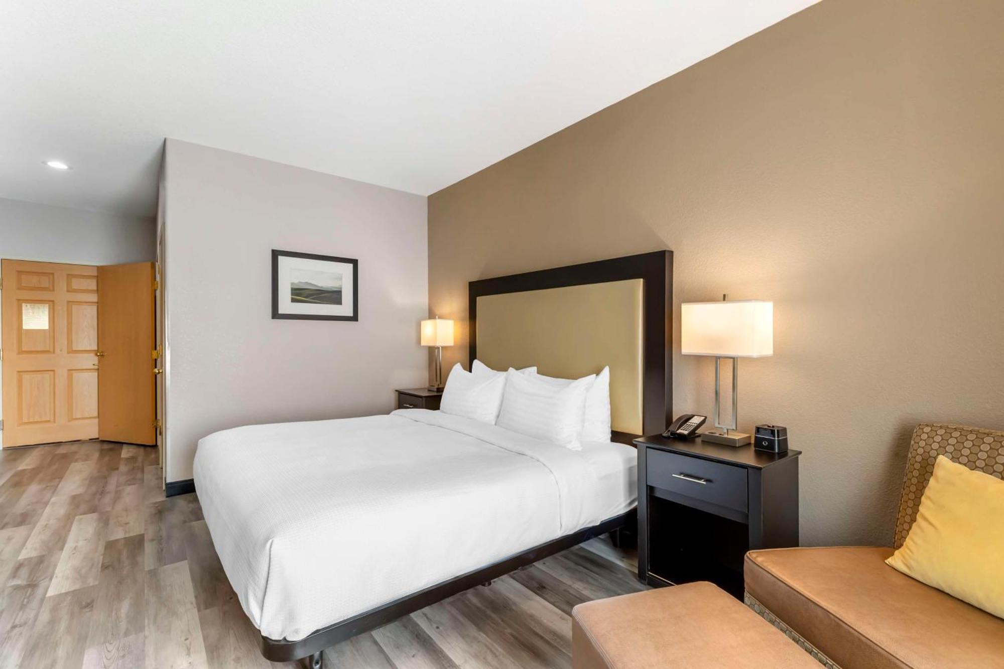 Best Western Plus Des Moines West Inn & Suites Clive Bagian luar foto