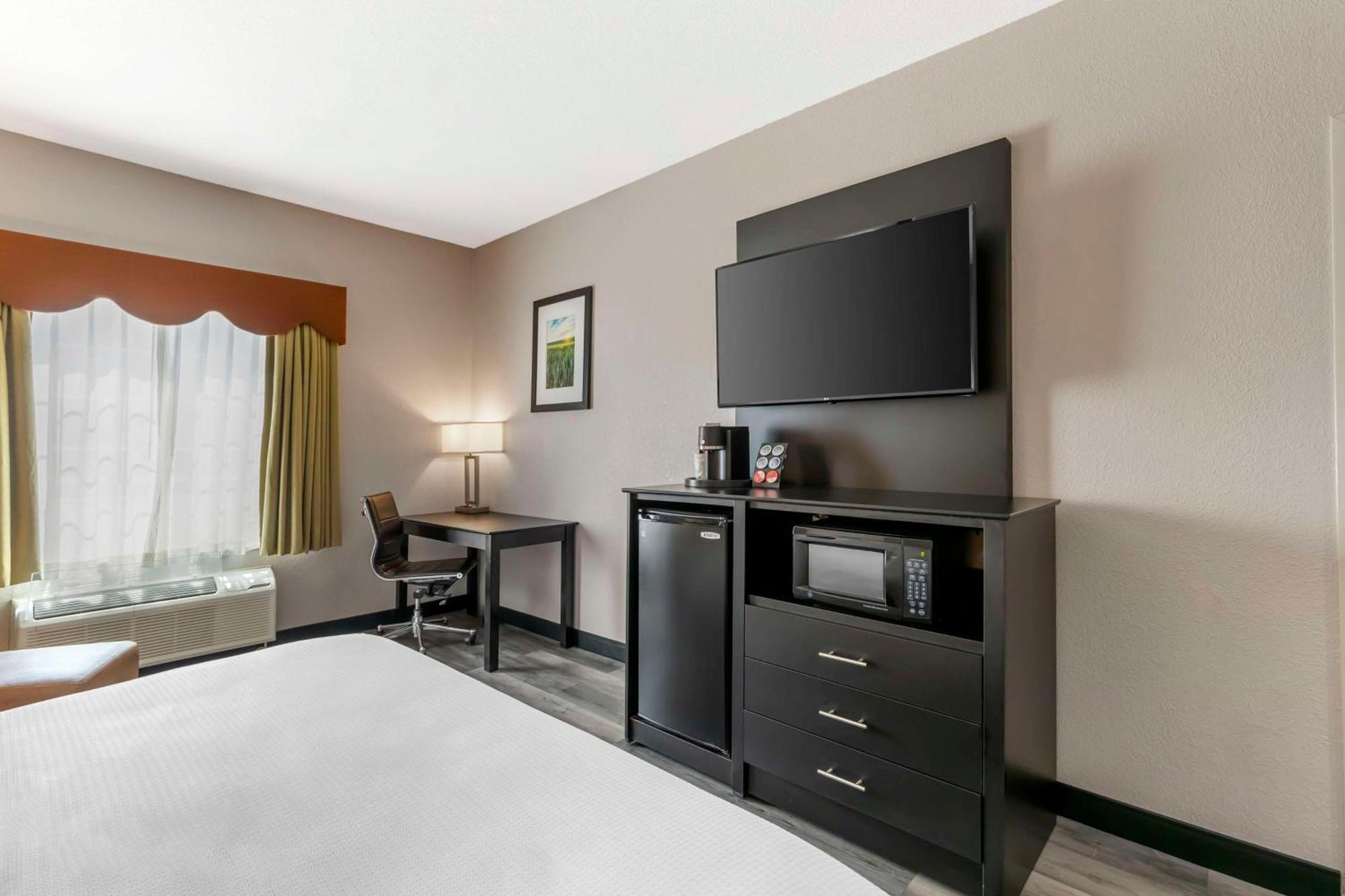 Best Western Plus Des Moines West Inn & Suites Clive Bagian luar foto